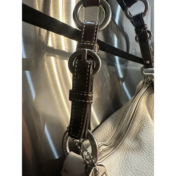 Coach White and Brown Leather Shoulder Bag with Slouchy Silhouette - Picture 4 of 9